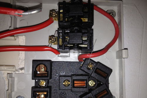 家庭电路开关老是跳闸的5种原因及其表现特征