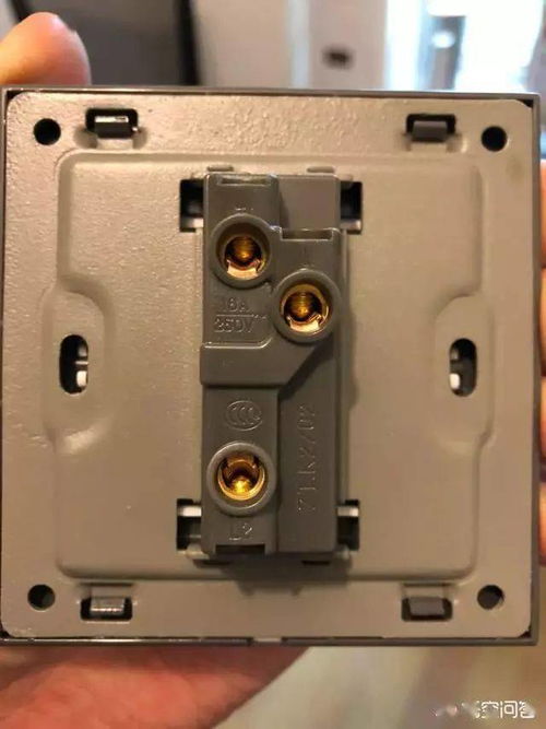 电灯开关中L、L1与L2接线柱的正确接法（以C45开关为例）